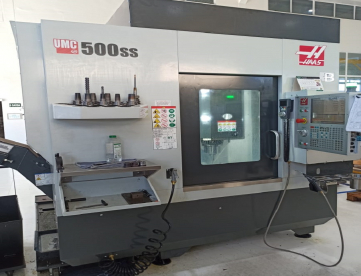 Foto: CENTRO DE USINAGEM VERTICAL - HAAS - 5 EIXOS - ANO 2020 - 610 x 406 X 406mm