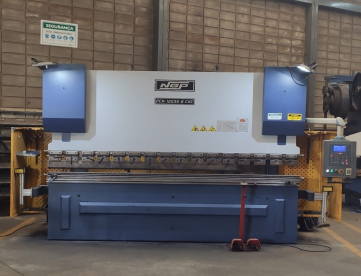 Foto: DOBRADEIRA CNC NEWTON NGP 3200 X 125 TONS - 6,4MM - ANO 2011