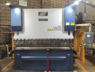 Foto: DOBRADEIRA CNC NEWTON NGP 3200 X 125 TONS - 6,4MM - ANO 2011