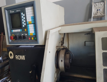 Foto: TORNO CNC ROMI - CENTUR 30RV - 1000mm