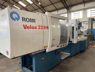 Foto: INJETORA DE PLASTICOS ROMI VELOX 220 H  TONELADAS - ANO 2007