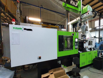 Foto: INJETORA DE PLASTICOS YIZUMI  UN200SKII -200 TONELADAS -COM SERVO MOTOR -ANO 2020