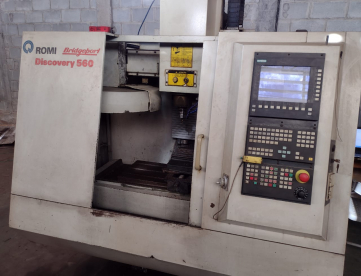 Foto: CENTRO DE USINAGEM VERTICAL CNC ROMI DISCOVERY 560 - ANO 2005