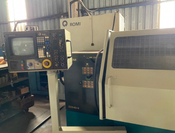 Foto: TORNO CNC ROMI BRUTO ECN-40 II -1000 X 550 MM -Maquina para furação e torneamento pesado