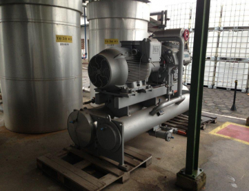 Foto: UNIDADE RESFRIADORA DE LIQUEDO COM COMPRESSOR TIPO ALTERNATIVO - JOHNSON CONTROLS