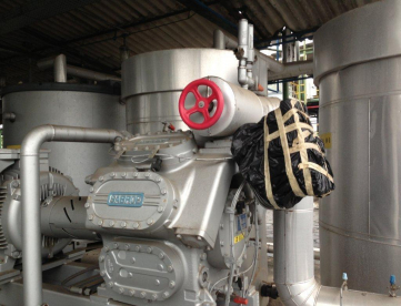 Foto: UNIDADE RESFRIADORA DE LIQUEDO COM COMPRESSOR TIPO ALTERNATIVO - JOHNSON CONTROLS