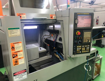 Foto: TORNO CNC CABEÇOTE MÓVEL- HANWHA - SL12H - ANO 2008