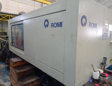 Foto: INJETORA DE PLASTICOS ROMI PRIMAX 220 R -ANO 2002