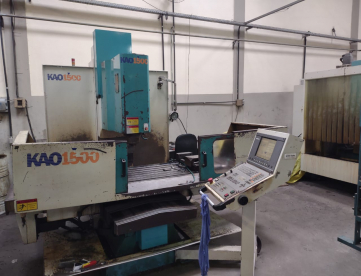 Foto: FRESADORA CNC SINITRON KAO 1500 ANO 2005