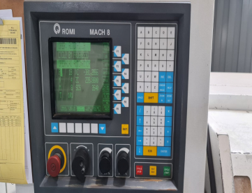 Foto: TORNO CNC ROMI - CENTUR 30RV - ANO 1996