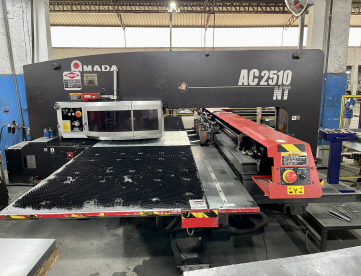 Foto: PUNCIONADEIRA CNC - AMADA - AC 2510NT - ANO 2010