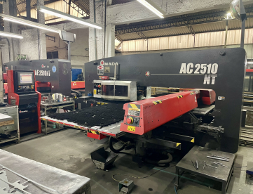 Foto: PUNCIONADEIRA CNC - AMADA - AC 2510NT - ANO 2010