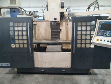 Foto: FRESADORA CNC DYNA BD4022 -1000 X500 X 500 - ANO 2004