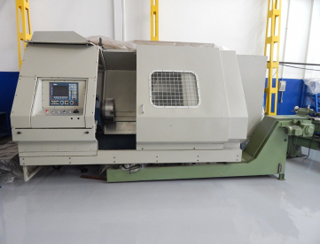 Foto: CENTRO DE TORNEAMENTO CNC TRAUB - 500MM X 1000MM - HIDRAULICO