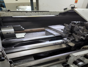 Foto: TORNO CNC ROMI - MULTIPLIC 35D - 1500MM - ANO 2008