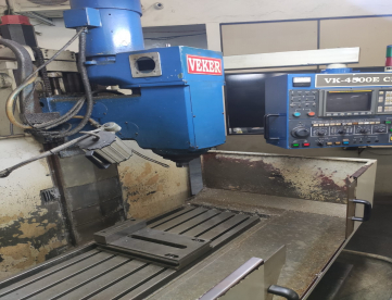 Foto: FRESADORA CNC VEKER VK-4500E -1000 X 500 X500 -ANO 2000