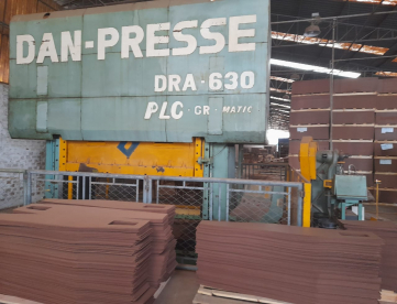 Foto: PRENSA HIDRAULICA DAN PRESSE - DRA-630 TON - PLC MATIC - MESA 3.000 X 1.400 MM