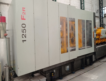 Foto: INJETORA DE PLASTICOS - WELLTEC 1250 TONELADAS - MODELO F2R - ANO 2007