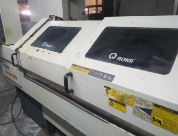 Foto: TORNO CNC - ROMI - CENTUR 30D - ANO 2011 - 560 HORAS DE USINAGEM - 430 X 1000MM