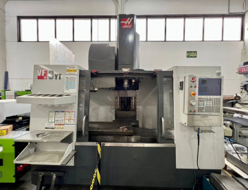 Foto: CENTRO DE USINAGEM VERTICAL - HAAS - VF3 YT - ANO 2011 - BT50 - 1016 x 660 x 635 MM