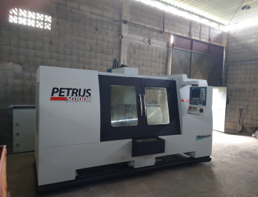 Foto: FRESADORA CNC DIPLOMAT PETRUS 50100- ANO 2004