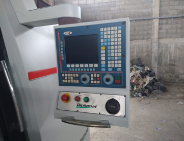 Foto: FRESADORA CNC DIPLOMAT PETRUS 50100- ANO 2004