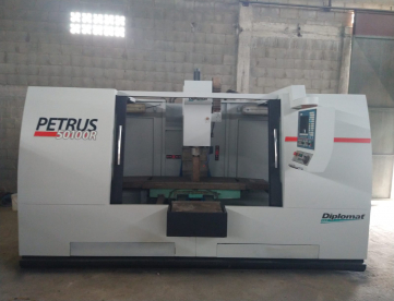 Foto: FRESADORA CNC DIPLOMAT PETRUS 50100- ANO 2004