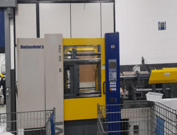 Foto: INJETORA DE PLASTICOS BATTENFELD TM 1300/750 -130 TONELADAS - ANO 2003