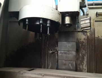 Foto: FRESADORA CNC Marca- DIPLOMAT Modelo-PETRUS 50100R Ano- 2010