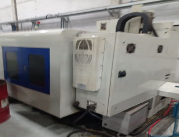 Foto: FRESADORA CNC - VEKER - VK4500D - ANO 2006 1000X500X500 MM