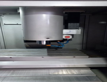 Foto: FRESADORA CNC - SINITRON - SKAO 1000 - ANO 2013 - 1000 x 550 x 600 MM