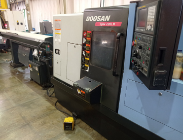 Foto: CENTRO DE TORNEAMENTO DOOSAN - LYNX 220 LM - 2012 - COM FERRAMENTAS ACIONADAS