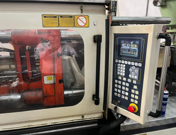 Foto: INJETORA DE PLASTICOS FG 130 - 130 TONELADAS - ANO 2008