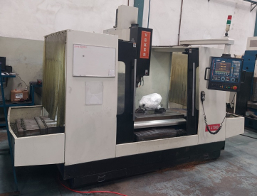 Foto: FRESADORA CNC - VEKER - VK4700D - ANO 2004 - 1260 X 699 X 589 MM