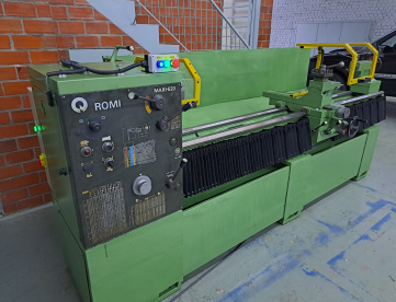 Foto: TORNO MECÂNICO ROMI MAXI 520 = 520MM X 2200MM COM NR12