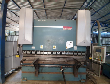 Foto: DOBRADEIRA CNC DURMA  AD R30320 -300 TONELADAS -3030 X 300 -COM NR12 -ANO 2012