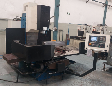 Foto: FRESADORA CNC DIPLOMAT - MODELO 80130R - ANO 2004