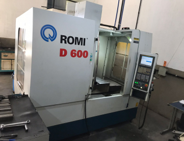 Foto: CENTRO DE USINAGEM VERTICAL CNC ROMI D600 - 600MM X 530MM X 580MM - ANO 2010