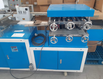 Foto: Máquina Automática p/ Fabricação de Touca- Marca: Ruian Deheng Machinery Co.- Modelo: DH – YMJ-Ano 2021