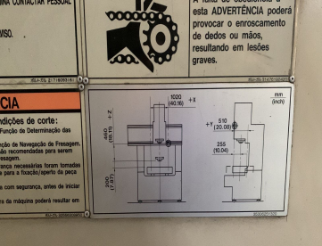 Foto: CENTRO DE USINAGEM VERTICAL - MAZAK - FJV 250 - ANO 2000 - 1020 x 510 x 460 MM