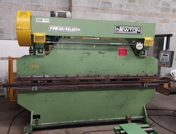 Foto: DOBRADEIRA CN  NEWTON - MODELO PDM 30/40X2550MM - ANO 2000