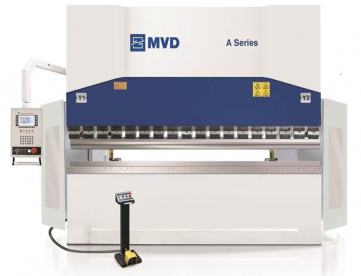 Foto: DOBRADEIRA DE CHAPAS CNC 4 EIXOS - MARCA MVD - CAPACIDADE 100TON X 3100MM - NOVA