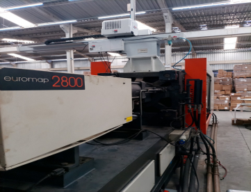 Foto: INJETORA DE PLÁSTICOS SANDRETTO LÓGICA 450T ANO 2008 + ROBÔ STARSEIKI CZ-1100 - ANO 2010