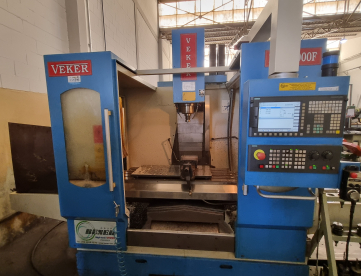 Foto: FRESADORA CNC - VEKER - MVK 1000F - SIEMENS SINUMERIK 828D - ANO 2012 - 1000 X 500 X 570MM