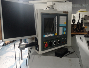 Foto: TORNO CNC - ROMI  CENTUR 30D - 430 x 500 MM-MAQUINA DE FERRAMENTARIA POUCO USO  - ANO 2005