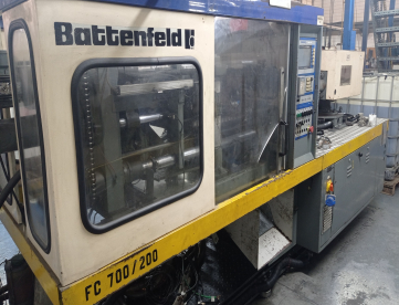 Foto: INJETORA DE PLÁSTICO BATTENFELD FU 700 /200 -200 TONELADAS -AN0 1991