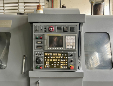 Foto: CENTRO DE TORNEAMENTO - HYUNDAI - SKT400LC - ANO 2008 - 630 X 2120MM - PLACA 15”