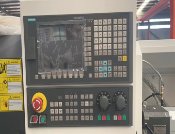 Foto: TORNO CNC - CK6150 - 500 x 1000 MM - COMANDO SIEMENS - PLACA HIDRÁULICA 10”