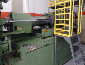 Foto: INJETORA DE PLASTICOS SANDRETTO SB UNO MEGA 4435/600 - ANO 2003