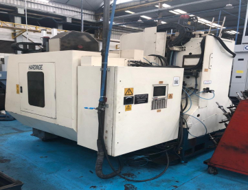 Foto: CENTRO DE USINAGEM VERTICAL - HARDINGE - VCM 1000II - ANO 2002 - 1020 x 510 x 510 MM